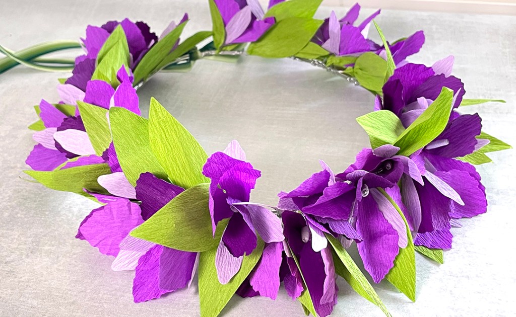 Make this paper orchid lei po’o&nbsp;crown
